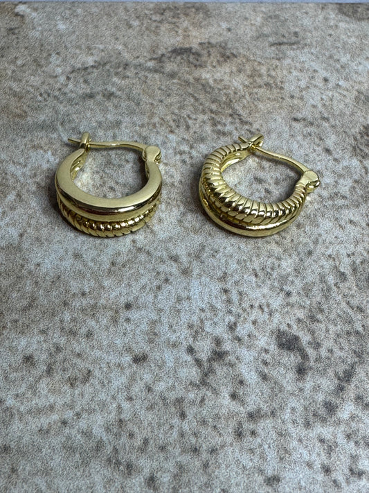 Textured mini Huggie earrings