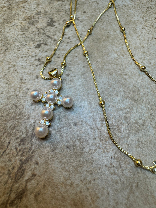 Pearly cross necklace
