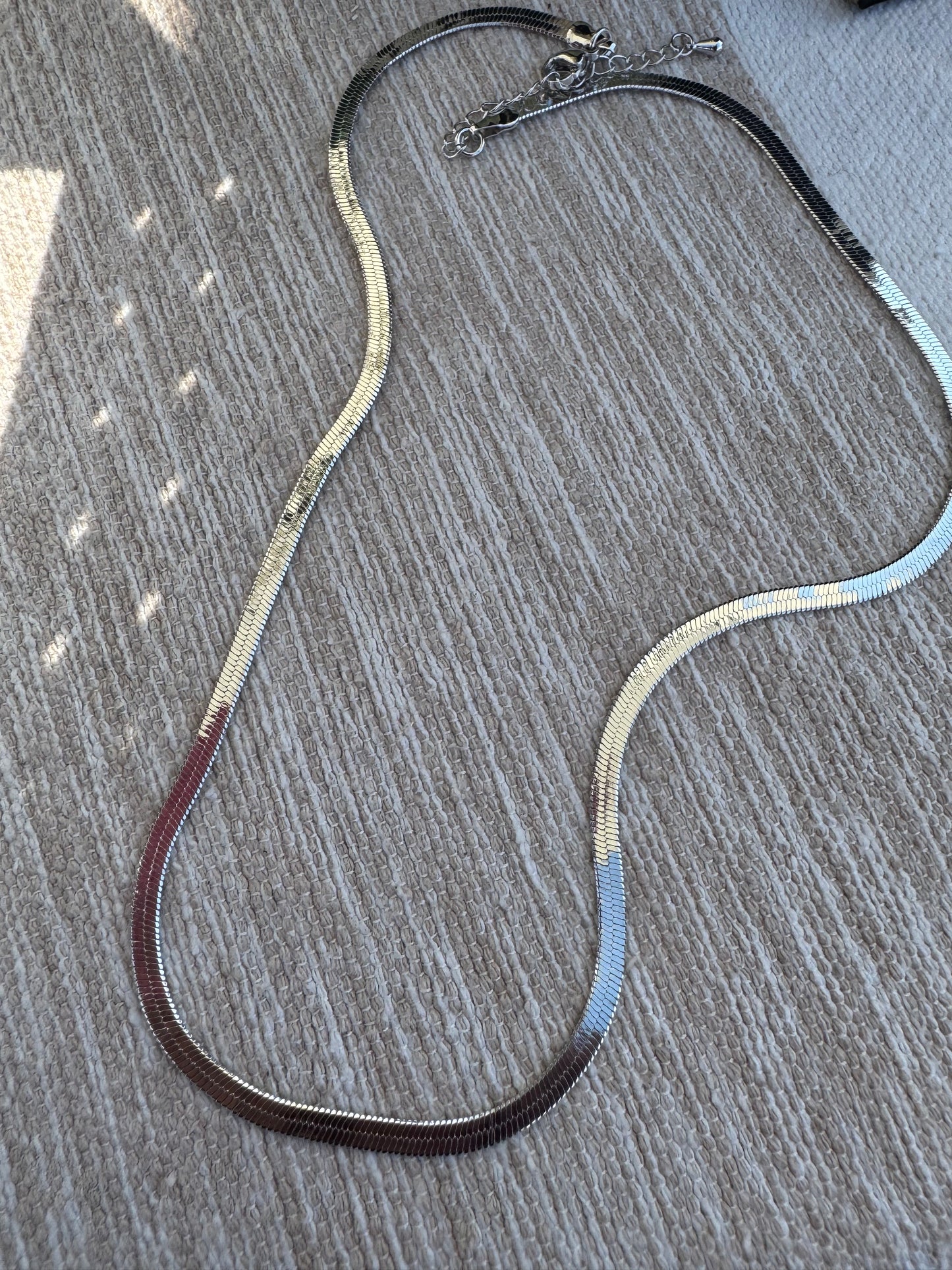 Thin silver herringbone necklace